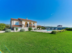 Spacious Villa with Private Swimming Pool